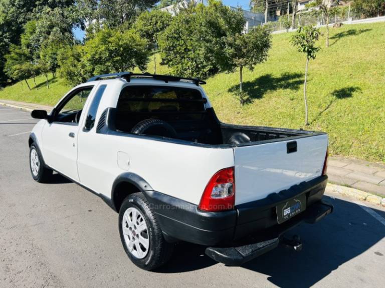 FIAT - STRADA - 2000/2001 - Branca - R$ 29.900,00