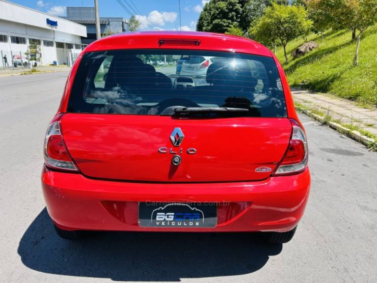 RENAULT - CLIO - 2015/2016 - Vermelha - R$ 37.900,00
