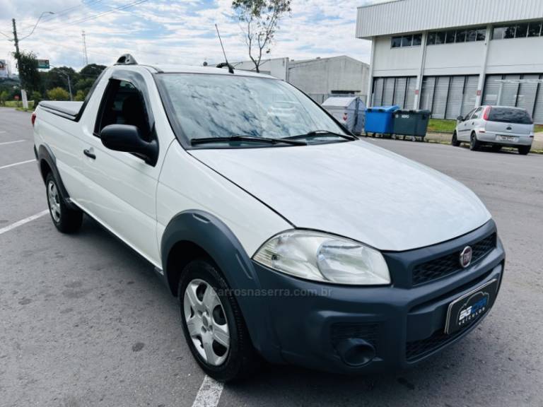 FIAT - STRADA - 2017/2018 - Branca - R$ 62.900,00