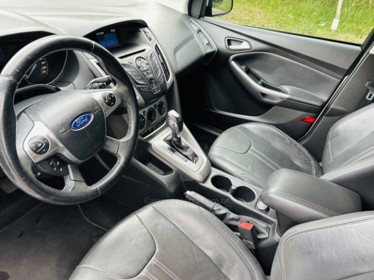 FORD - FOCUS - 2014/2015 - Prata - R$ 59.900,00
