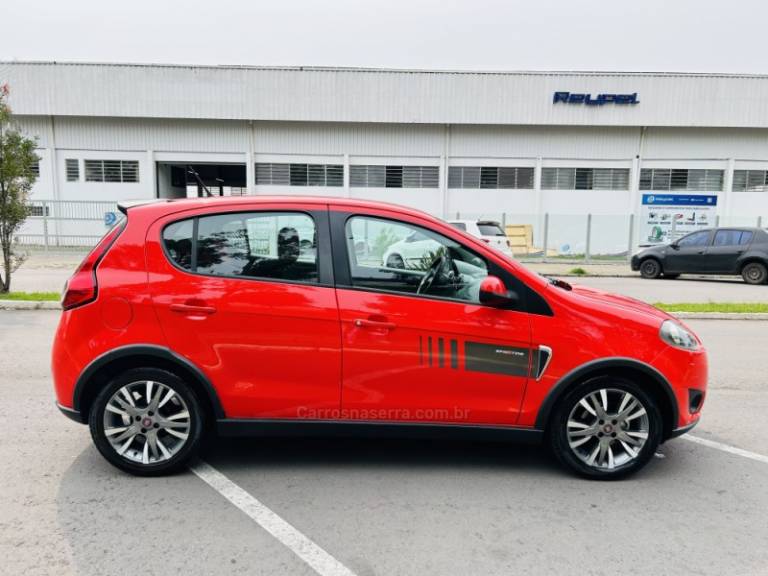 FIAT - PALIO - 2013/2014 - Vermelha - R$ 44.900,00