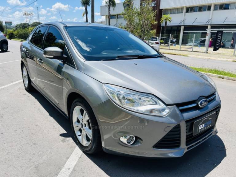 FORD - FOCUS - 2015/2015 - Cinza - R$ 54.900,00