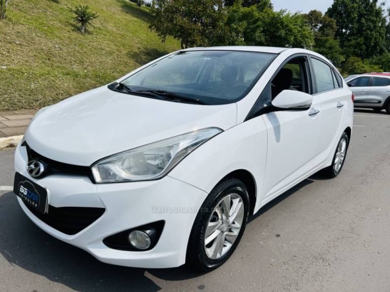 HYUNDAI - HB20S - 2014/2015 - Branca - R$ 59.900,00