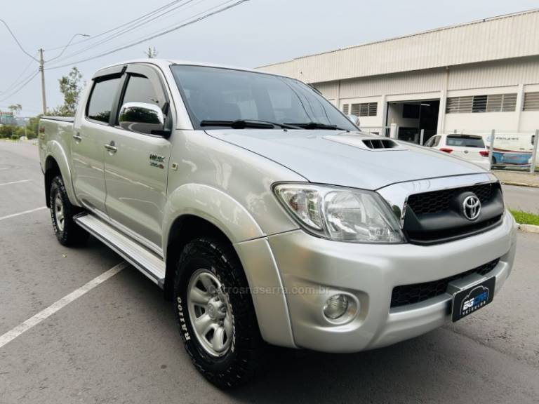 TOYOTA - HILUX - 2011/2011 - Prata - R$ 109.900,00