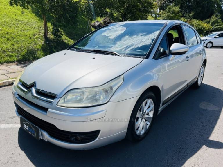 CITROËN - C4 - 2010/2011 - Prata - R$ 29.900,00