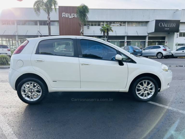 FIAT - PUNTO - 2011/2011 - Branca - R$ 35.900,00