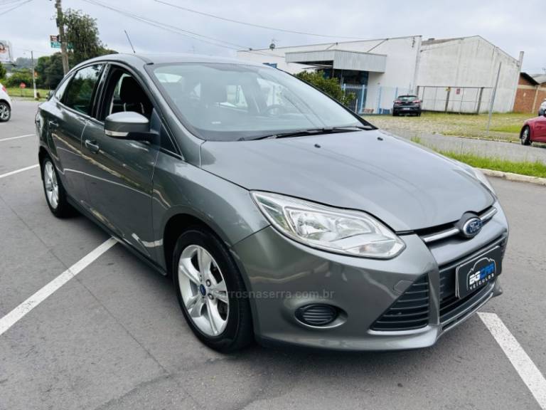 FORD - FOCUS - 2015/2015 - Cinza - R$ 54.900,00