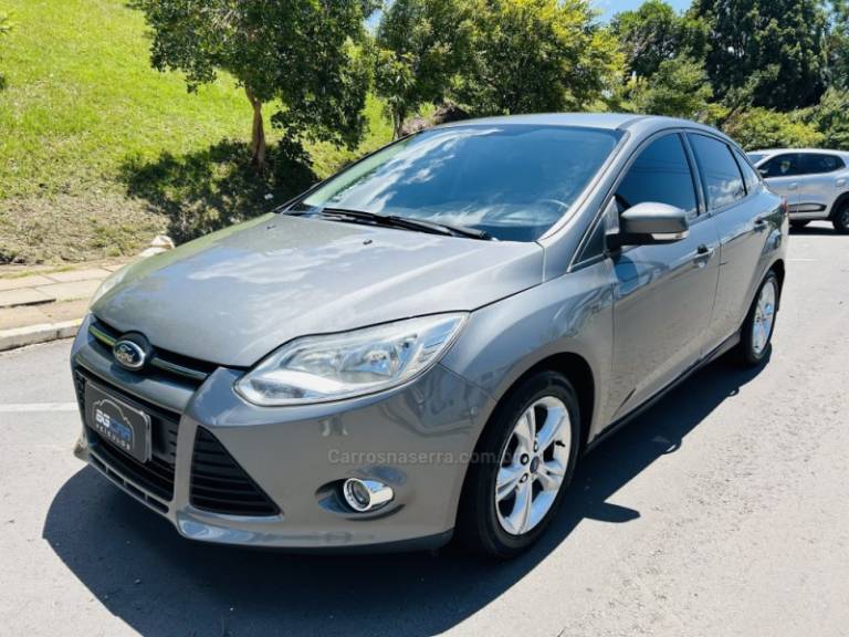 FORD - FOCUS - 2015/2015 - Cinza - R$ 54.900,00