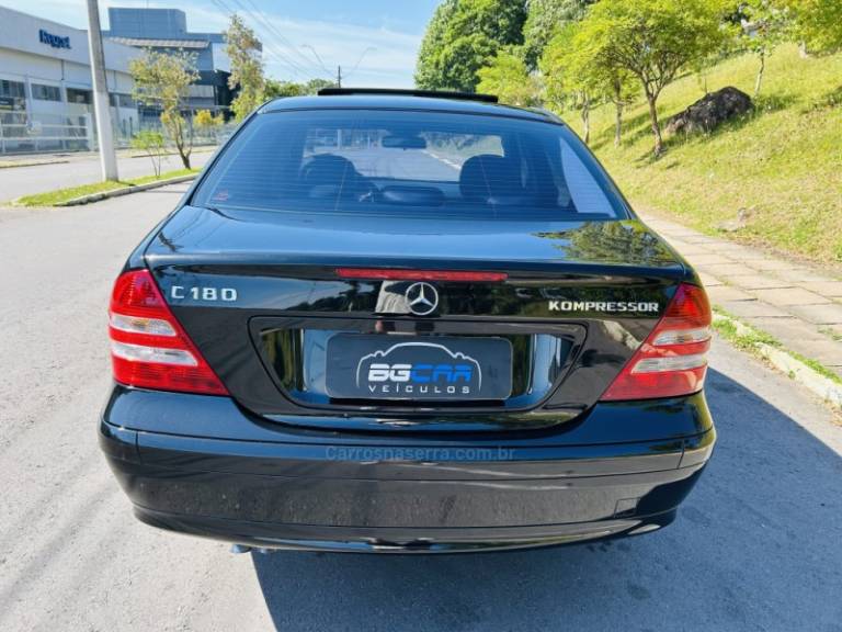 MERCEDES-BENZ - C 180 - 2005/2006 - Preta - R$ 59.900,00