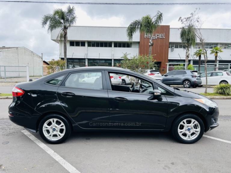FORD - FIESTA - 2013/2014 - Preta - R$ 44.900,00