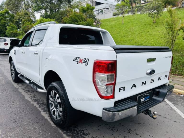 FORD - RANGER - 2016/2017 - Branca - R$ 144.900,00