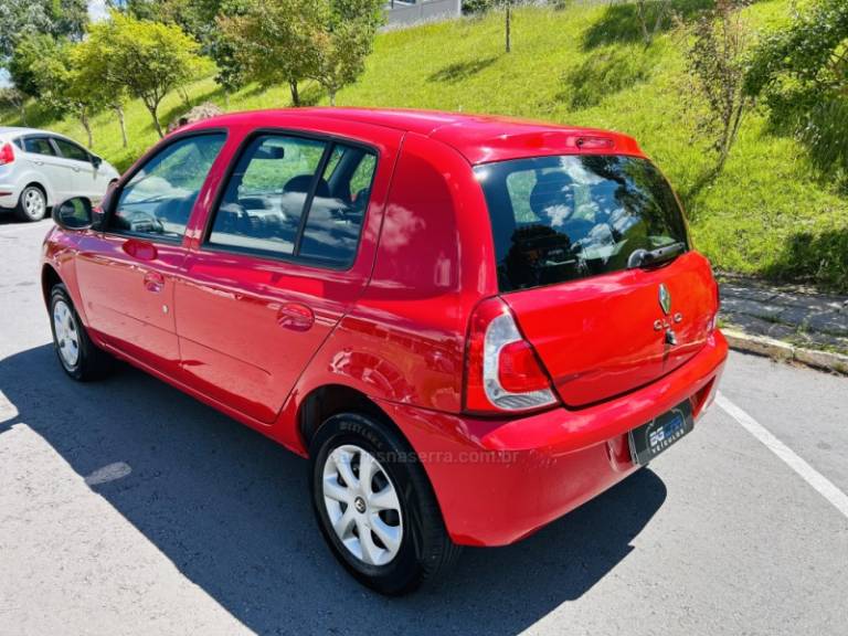 RENAULT - CLIO - 2015/2016 - Vermelha - R$ 37.900,00