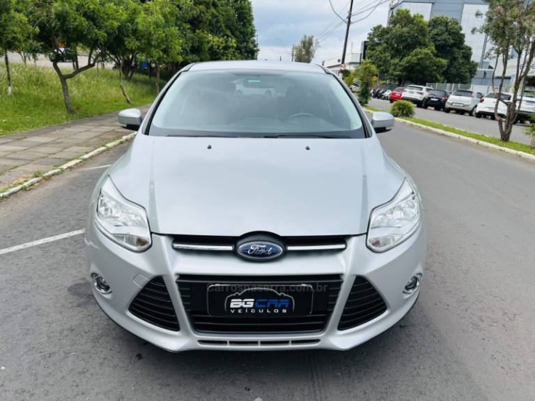 FORD - FOCUS - 2014/2015 - Prata - R$ 59.900,00