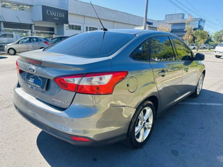 FORD - FOCUS - 2015/2015 - Cinza - R$ 55.900,00