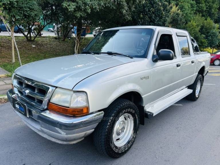 FORD - RANGER - 2000/2001 - Prata - R$ 52.900,00