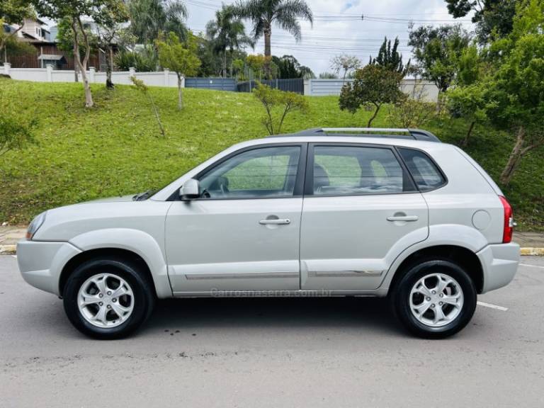 HYUNDAI - TUCSON - 2011/2012 - Prata - R$ 47.900,00