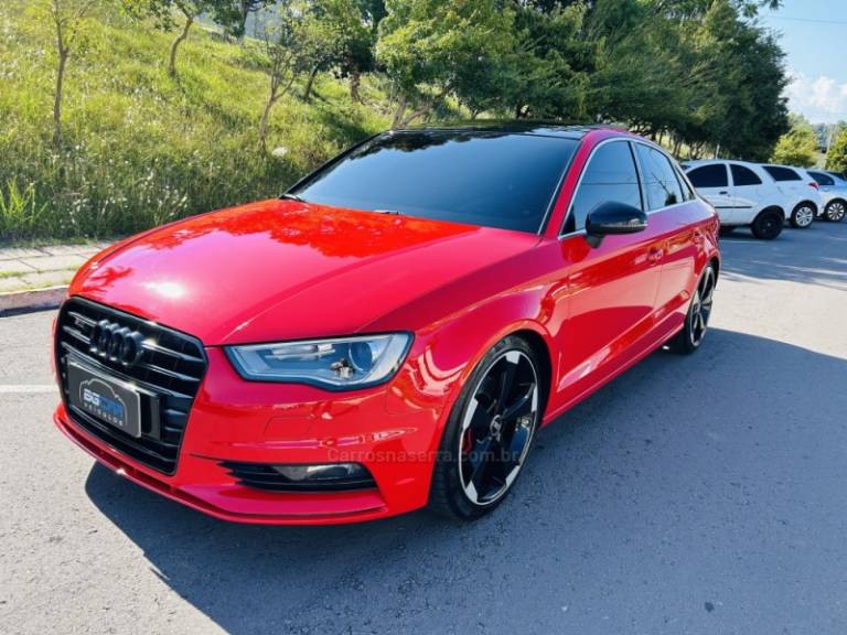 AUDI - A3 - 2015/2016 - Vermelha - R$ 119.900,00